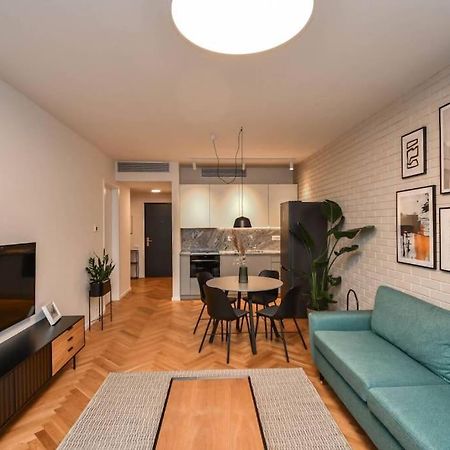 Skypark Luxury Apartment With Skyline View & Free Parking Bratislava Exterior photo