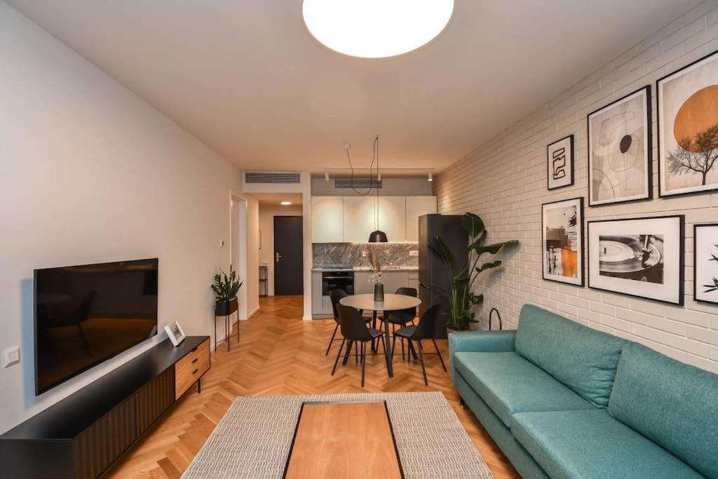 Skypark Luxury Apartment With Skyline View & Free Parking Bratislava Exterior photo