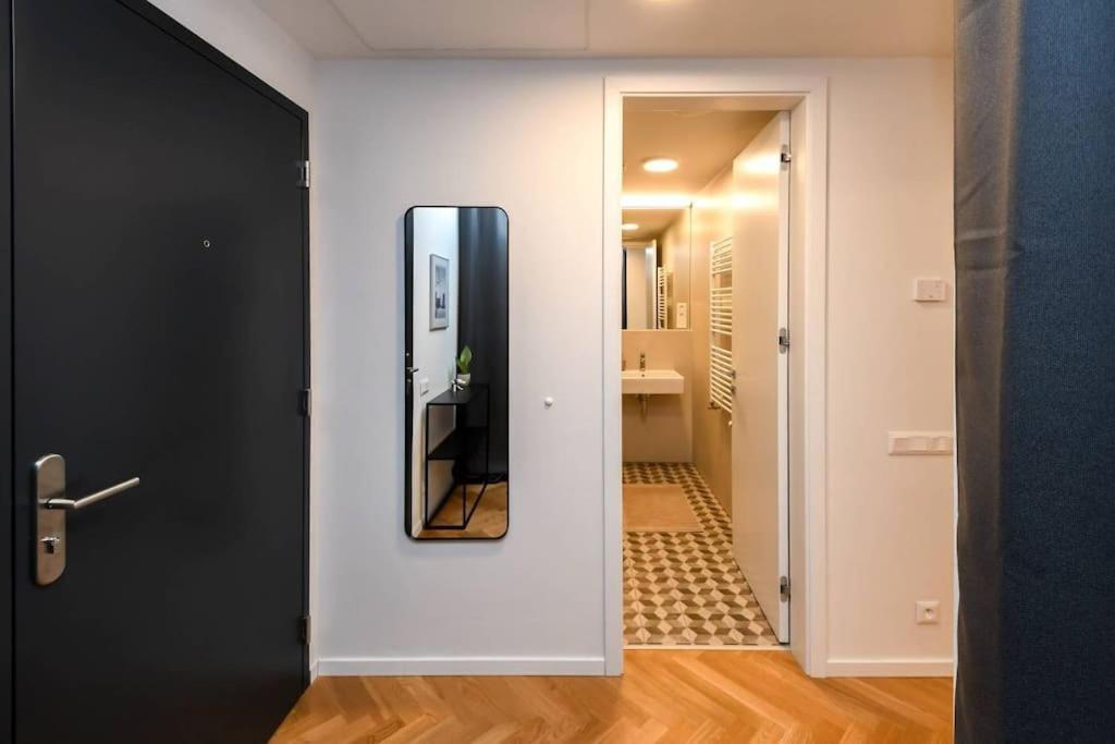 Skypark Luxury Apartment With Skyline View & Free Parking Bratislava Exterior photo