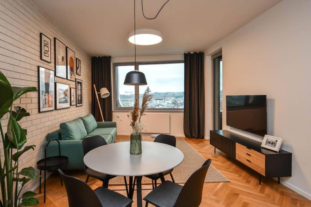 Skypark Luxury Apartment With Skyline View & Free Parking Bratislava Exterior photo