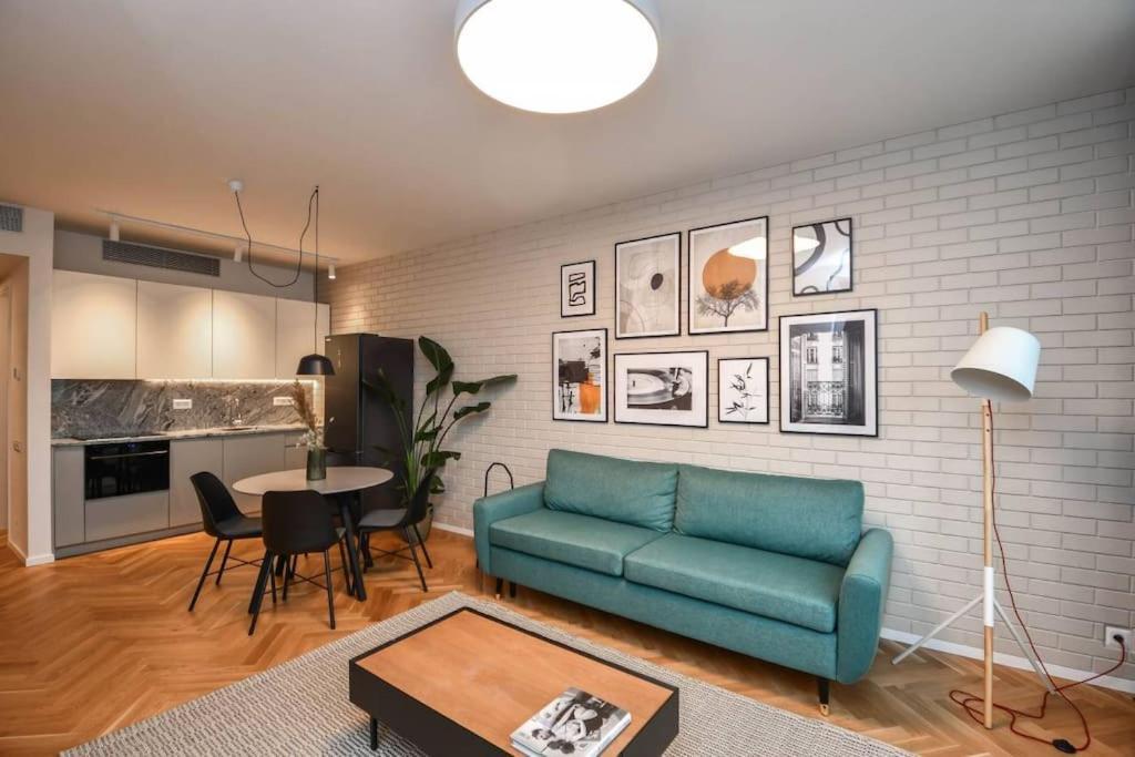 Skypark Luxury Apartment With Skyline View & Free Parking Bratislava Exterior photo