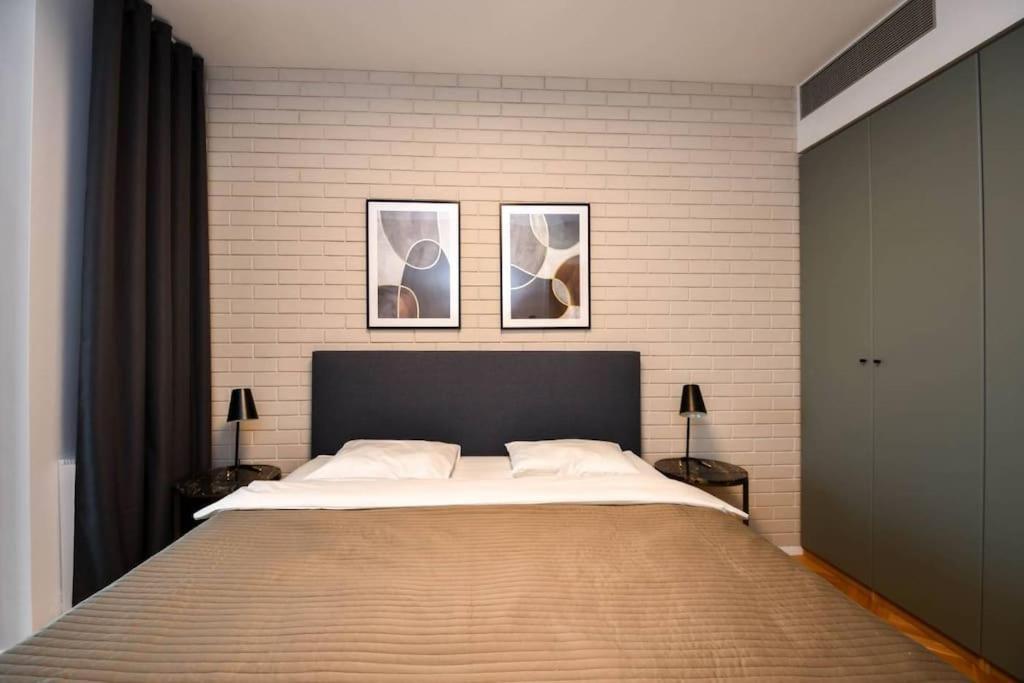 Skypark Luxury Apartment With Skyline View & Free Parking Bratislava Exterior photo