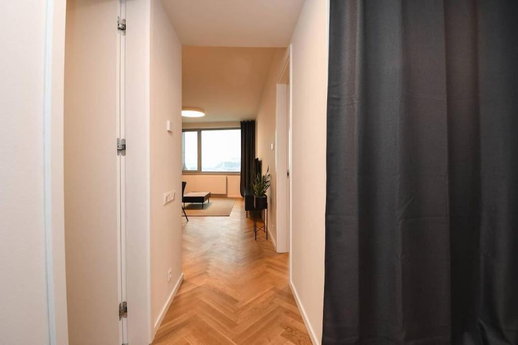 Skypark Luxury Apartment With Skyline View & Free Parking Bratislava Exterior photo