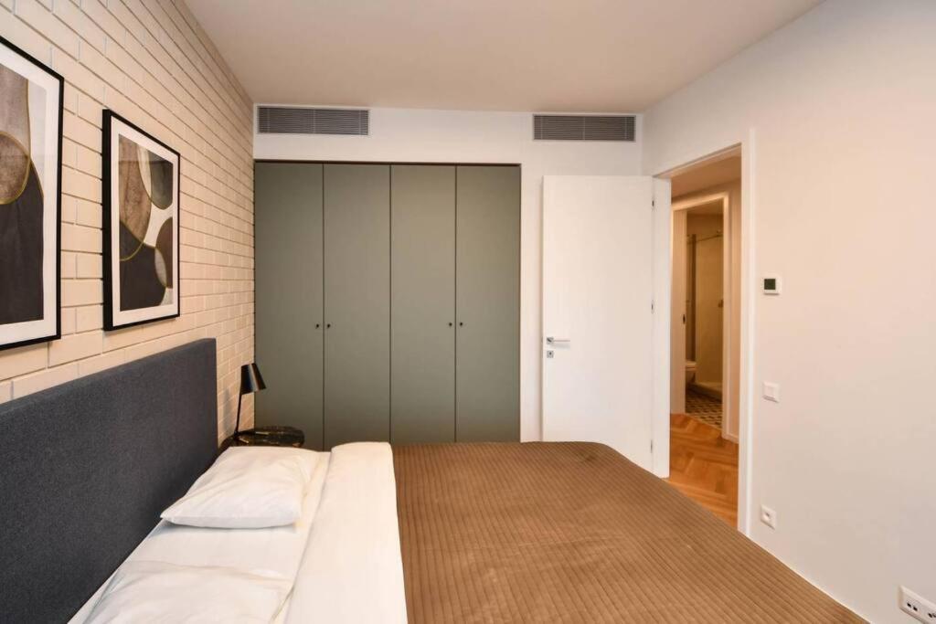 Skypark Luxury Apartment With Skyline View & Free Parking Bratislava Exterior photo